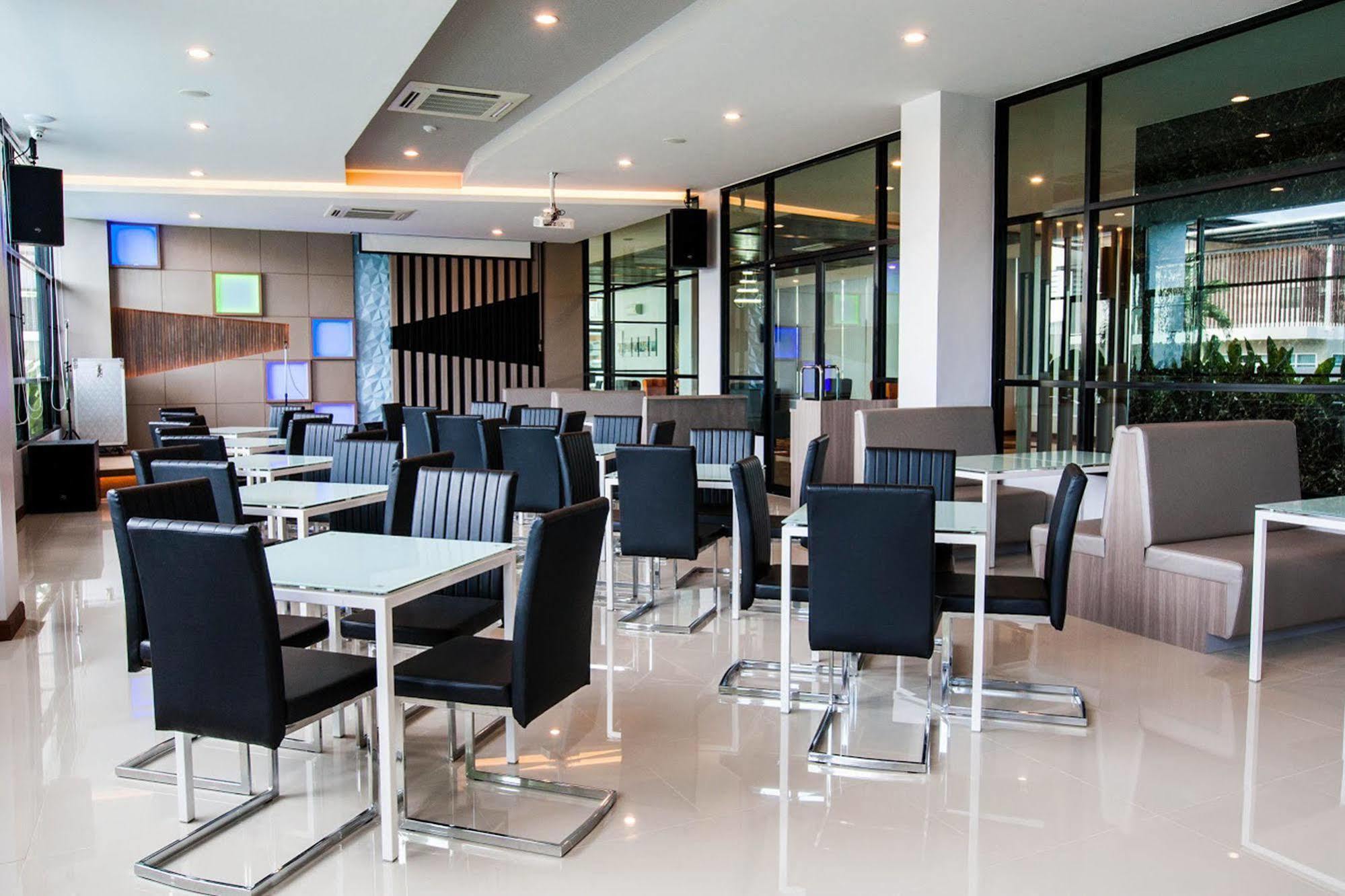 Ac Sportcenter Hotel Hat Yai Buitenkant foto